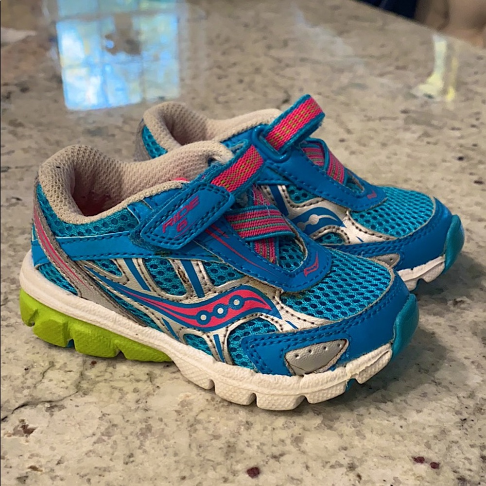 Toddler size 5 saucing sneaker